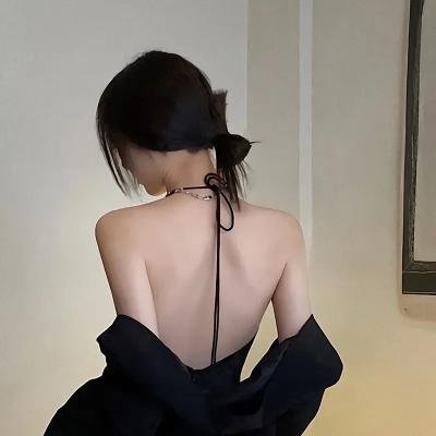 女服务员
